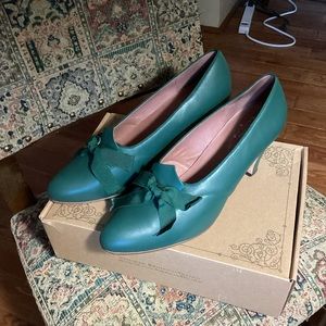 American Duchess Hazel in Green